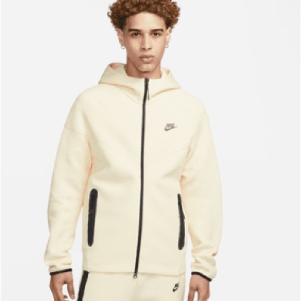 Nike Men's Tech Fleece Full Zip Windrunner - Coconut Milk.